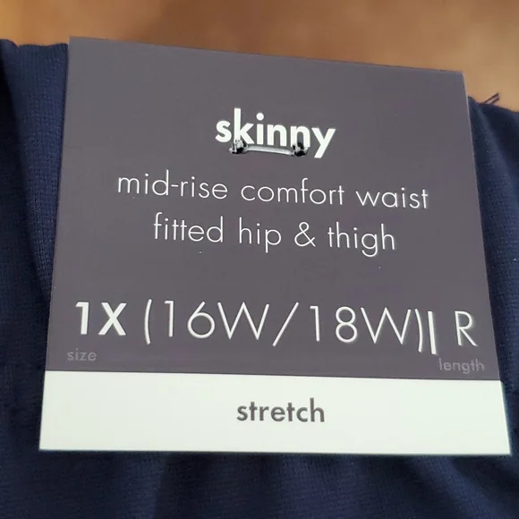 Women's Plus Size Mid-Rise Pull-On Ponte Pants with Comfort Waistband - Ava &ViV - Picture 3 of 4